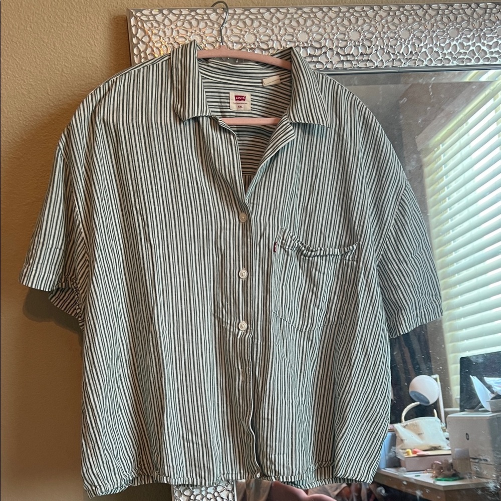 Levi's Casual Green Striped Button-Down Shirt